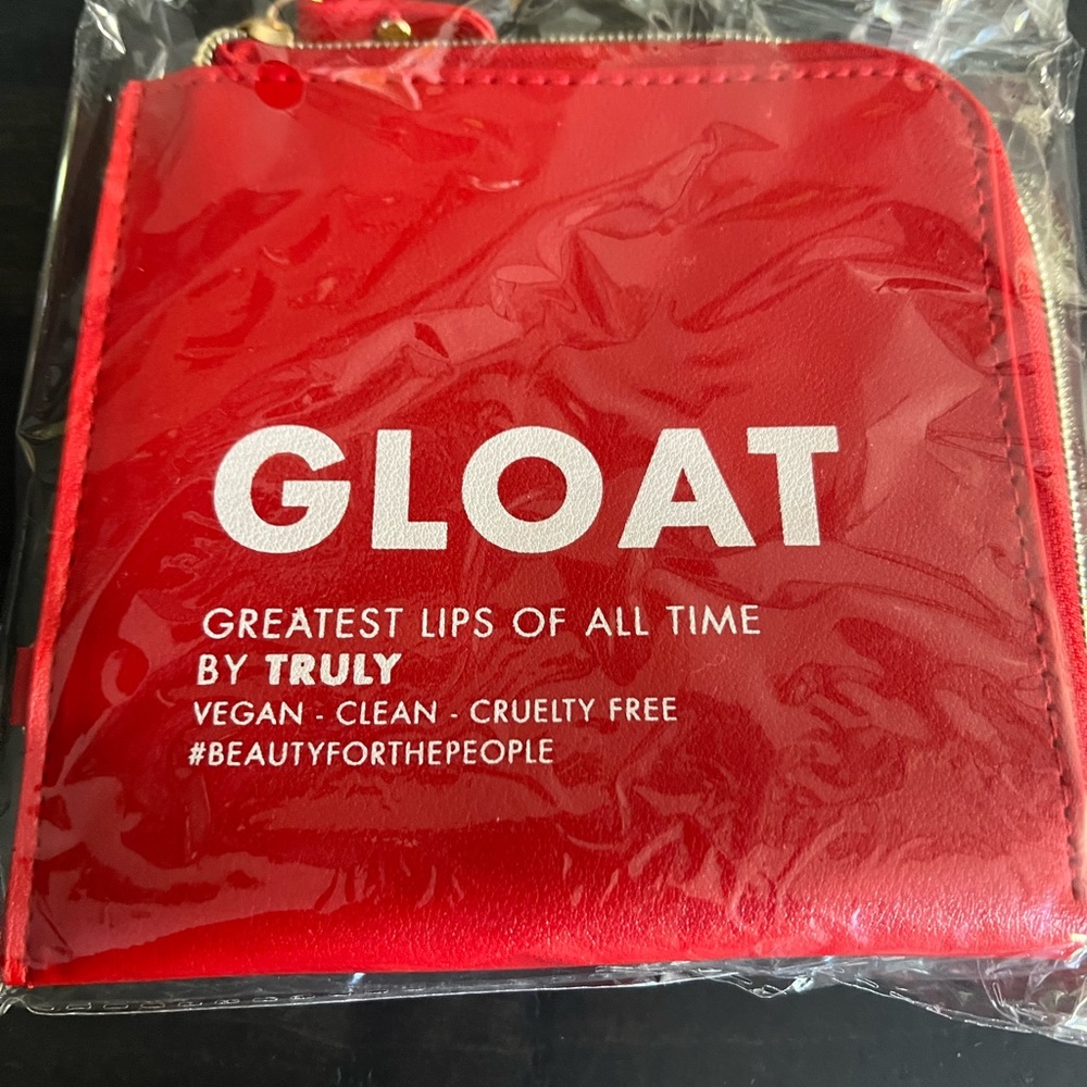 Truly You Truly Beauty Red Gloat Gold Chain Link Crossbody Bag NEW In Package